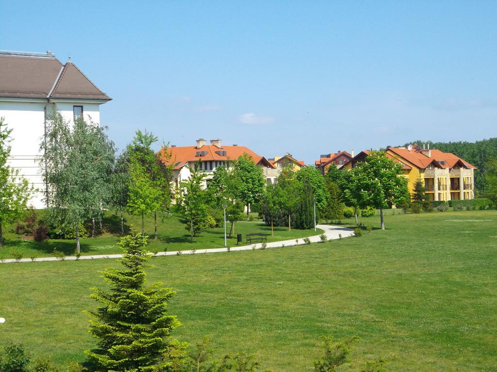 Birdland Panorama Apartman Bük Rum bild